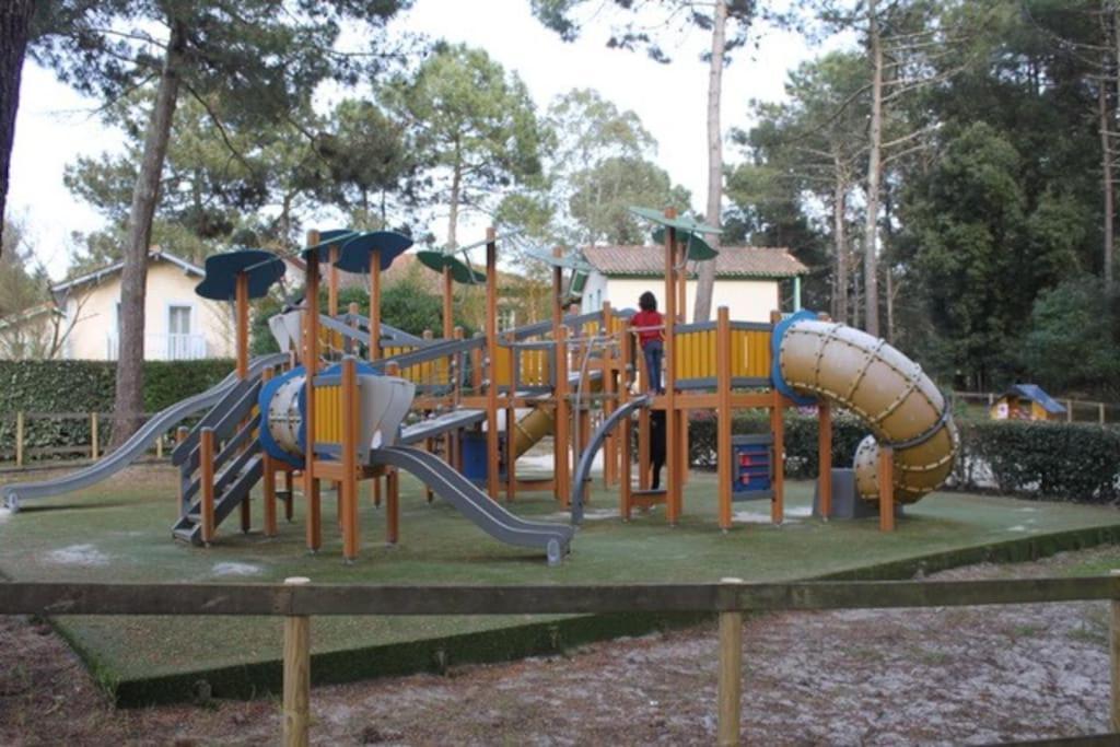 לאקאנו Appart' Dans Les Pins, Ocean, Lac, Piscine מראה חיצוני תמונה